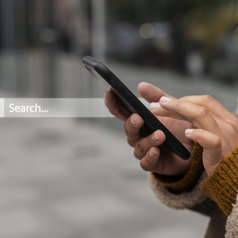 Estrategia combinada de SEO y Google Ads para generar clientes de forma inmediata y sostenible con ClickStudio.